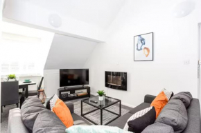 Loft Style Apartment w/ Parking, in Leigh-on-Sea